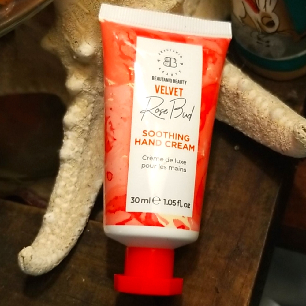 ☆ BEAUTANIQ VELVET ROSE BUD HAND CREAM